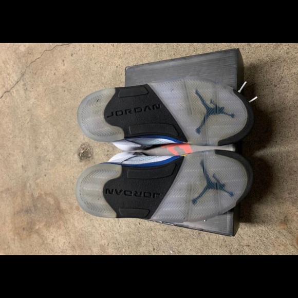 Jordan 5 Laney - Picture 6 of 6